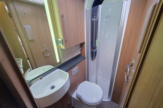 Auto-Trail-Tracker-FB-Interior-Bathroom.jpg