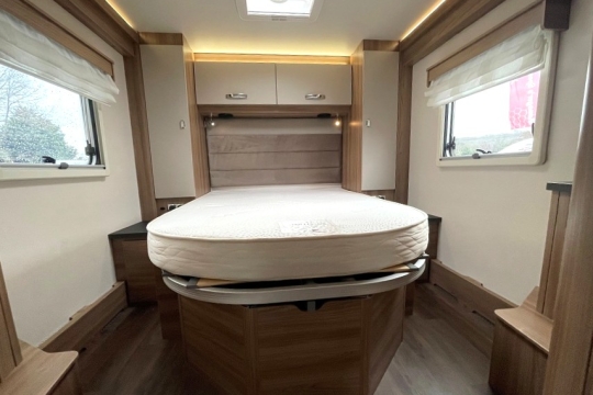swift-bessacarr 599-interior-rear-bed.jpg