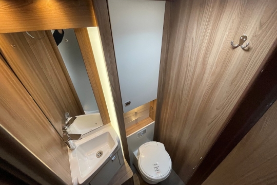 swift-bessacarr 599-interior-bathroom.jpg