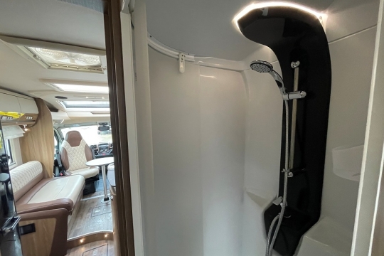 swift-bessacarr 599-interior-shower.jpg