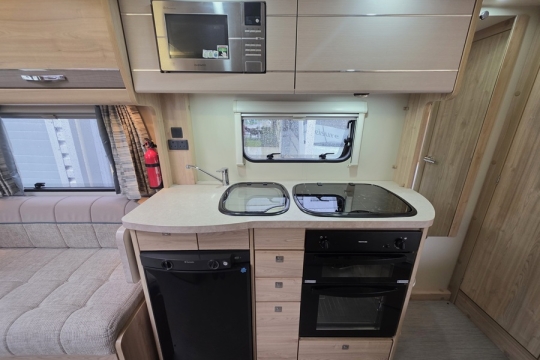 Elddis-Autoquest-155-Interior-Kitchen.jpg