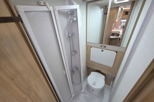 Elddis-Autoquest-155-Interior-Bathroom.jpg