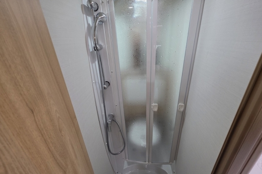 Elddis-Autoquest-155-Interior-Shower.jpg