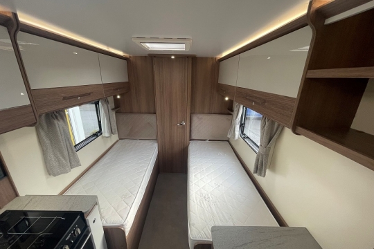 bailey-alliance-76-4t-interior-beds.jpg