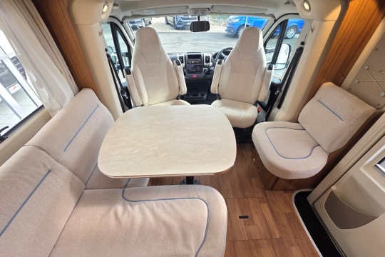 Hymer-T588-Ambition-Interior-Lounge.jpg
