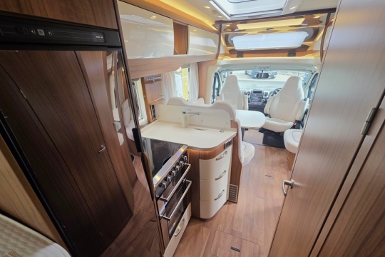 Hymer-T588-Ambition-Interior-Kitchen.jpg