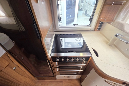Hymer-T588-Ambition-Interior-Kitchen-Top.jpg