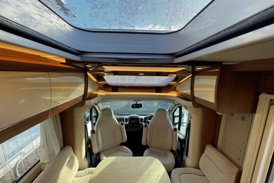 hymer-skylight.jpg