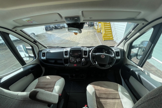 benimar-mileo-323-interior-cab-2.jpg