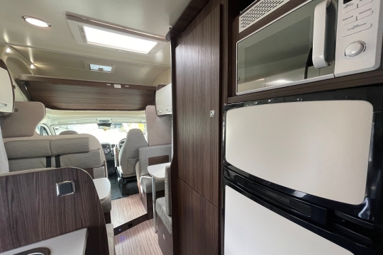 benimar-mileo-323-interior-rear-to-front.jpg