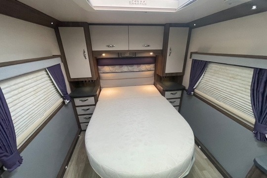 auto-sleepers-corinium-rb-interior-bedroom.jpg