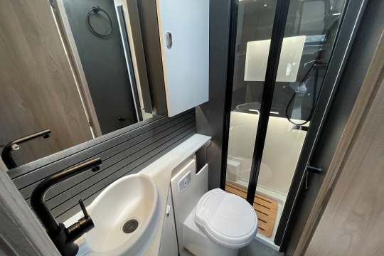swift-voyager-564-interior-bathroom.jpg