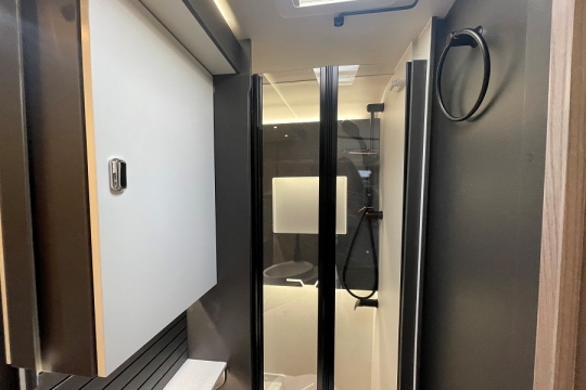 swift-voyager-564-interior-shower.jpg