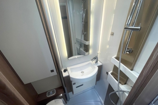burstner-harmony-690G-interior-bathroom.jpg