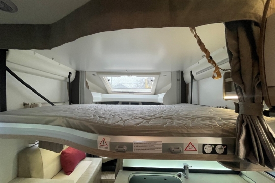 benimar-tessoro-482-interior-drop-down-bed.jpg
