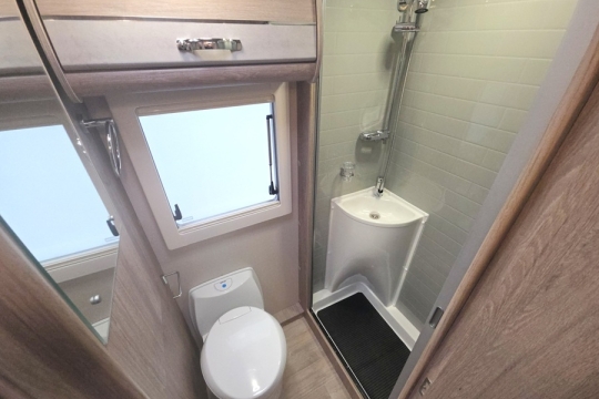 Auto-Sleepers-Broadway-EK-TB-LP-Interior-Bathroom.jpg