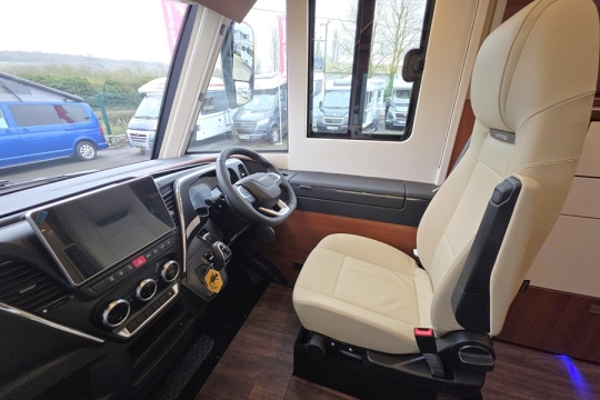 Carthago-liner-for-two-Iveco-Daily-I-53-Interior-Captain-Seat.jpg