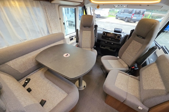 Carthago-C2-tourer-I-143-KB-LE-Interior-Lounge.jpg