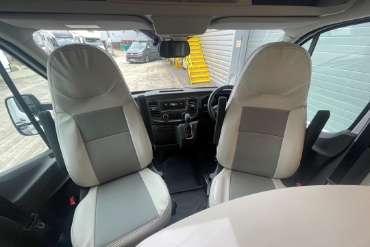rollerteam-zefiro-interior-cab-seats.jpg