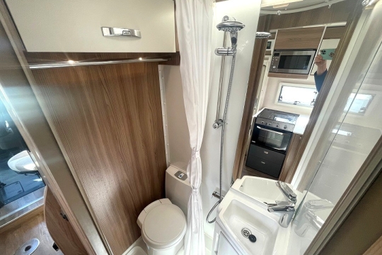 swift-champagne-684-interior-washroom.jpg