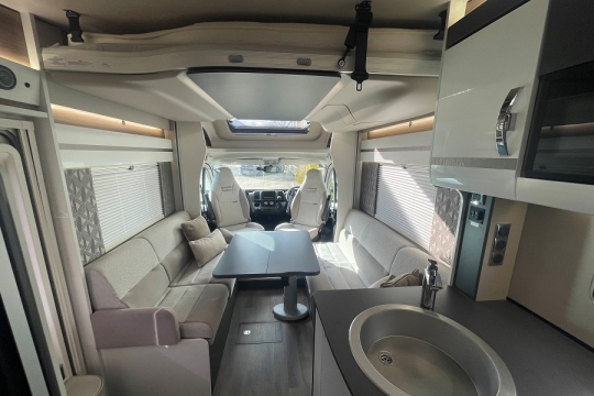 swift-escape-640-interior-lounge.jpg