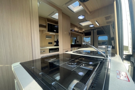 AS-warwick-xl-interior-kitchen-tops.jpg