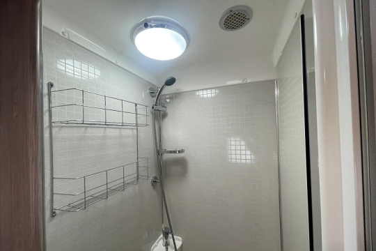 auto-sleepers-burford-duo-interior-shower.jpg