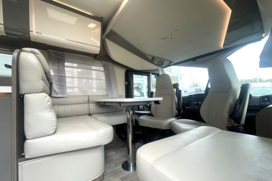 mobilvetta-k-silver-interior-front-lounge.jpg