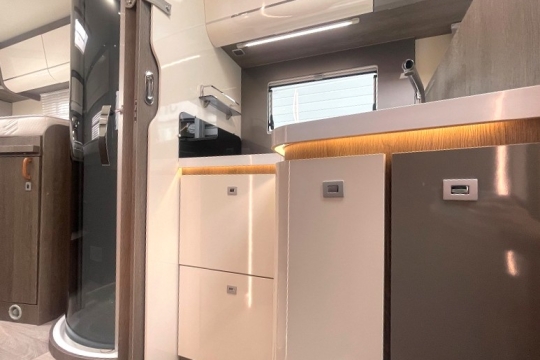 mobilvetta-k-silver-interior-kitchen.jpg