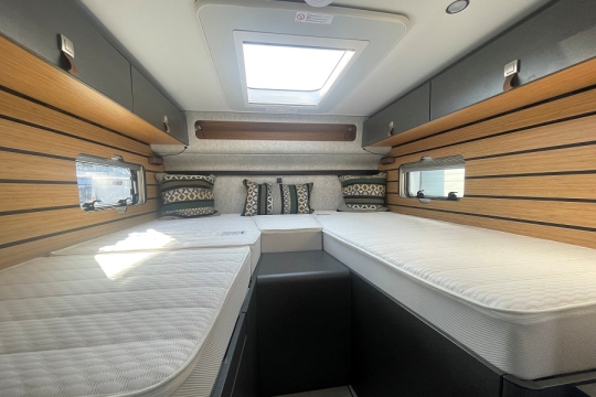 hymer-xperience-ML-T-580-interior-bedroom.jpg