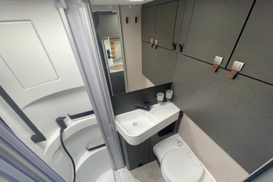 hymer-xperience-ML-T-580-interior-washroom.jpg