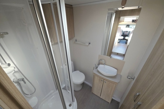 Elddis-Porthos-175-Interior-Bathroom.jpg