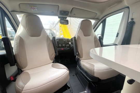 rollerteam-t740-interior-cab-seats-close.jpg