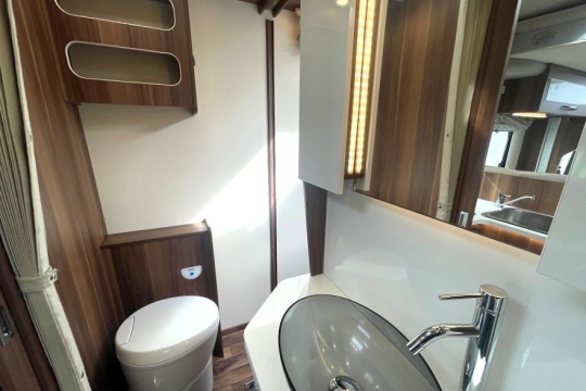 rollerteam-t740-interior-toilet.jpg