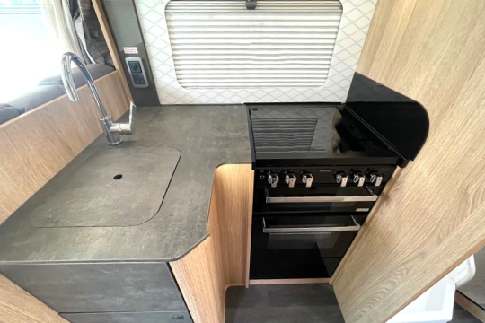 auto-trail-tracker-lb-interior-kitchen.jpg