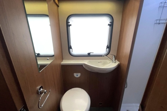 Auto-Trail-Tribute-T620-interior-washroom.jpg