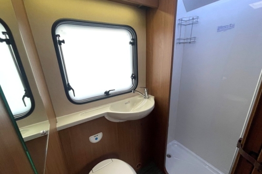Auto-Trail-Tribute-T620-interior-bathroom.jpg
