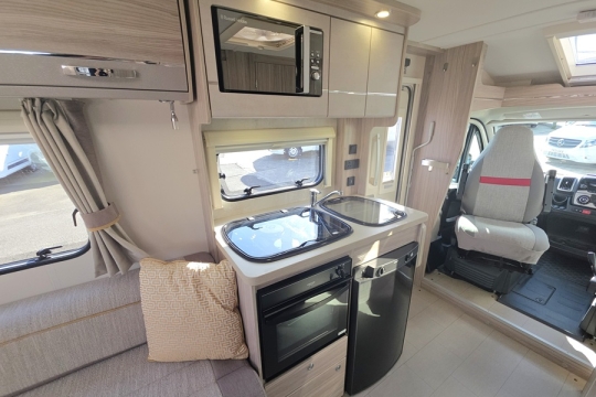 Elddis-Evolution-120-Interior-Kitchen.jpg