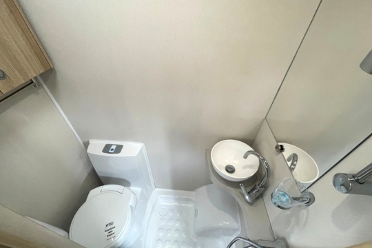 elddis-accordo-interior-bathroom.jpg