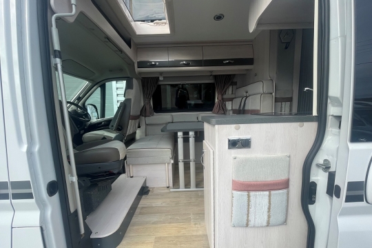auto-sleepers-fairford-interior-from-side-door.jpg