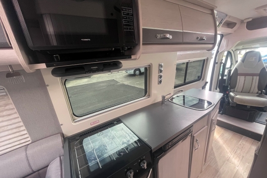 auto-sleepers-fairford-interior-kitchen.jpg