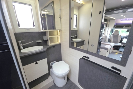 Chausson-Titanium-Premium-640-Interior-Bathroom.jpg