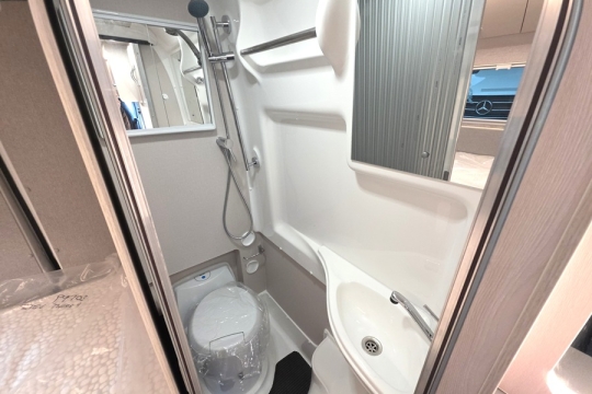Auto-Sleepers-Active-KB-635-Interior-Bathroom.jpg