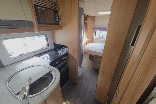 Auto-Trail-Tracker-RB-Interior-Kitchen.jpg