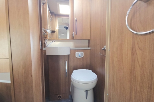 Auto-Trail-Tracker-RB-Interior-Bathroom.jpg