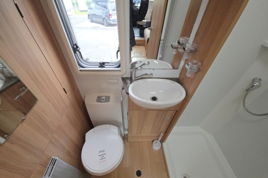 Bailey-Autograph-540-Interior-Bathroom.jpg