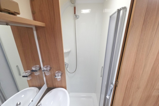 Bailey-Autograph-540-Interior-Shower.jpg