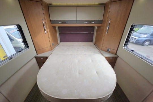 Auto-Trail-Frontier-Delaware-Interior-Bed.jpg