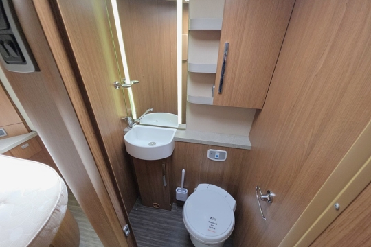 Auto-Trail-Frontier-Delaware-Interior-Bathroom.jpg