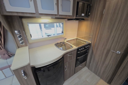 Auto-Sleepers-Corinium-RB-Interior-Kitchen.jpg